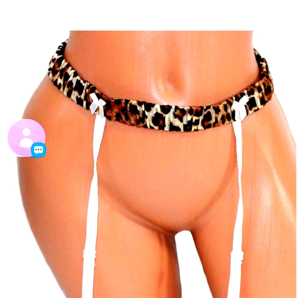 V S sexy little things garter belt